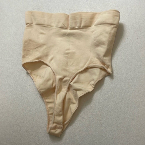 NWOT Skims Core Control Thong Clay Color Size S/M - Picture 6 of 7